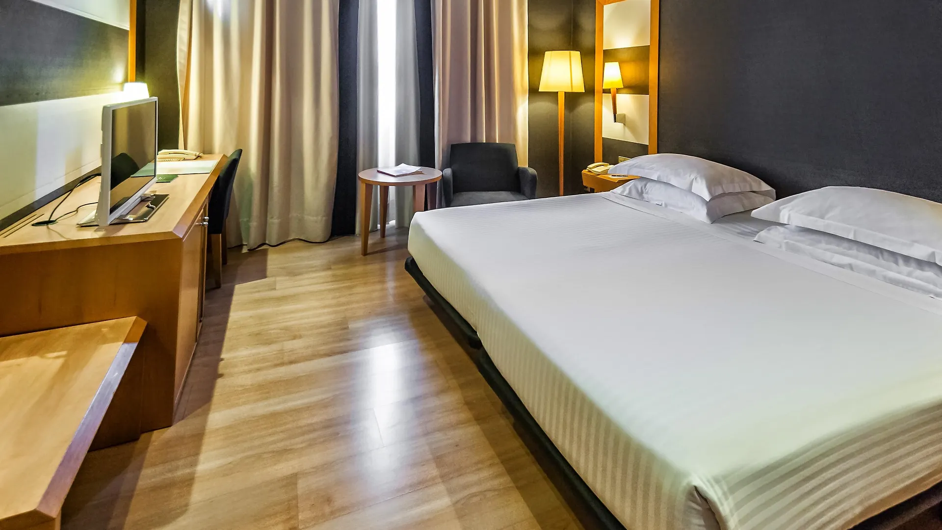 ****  Hotel Barcelona Universal İspanya