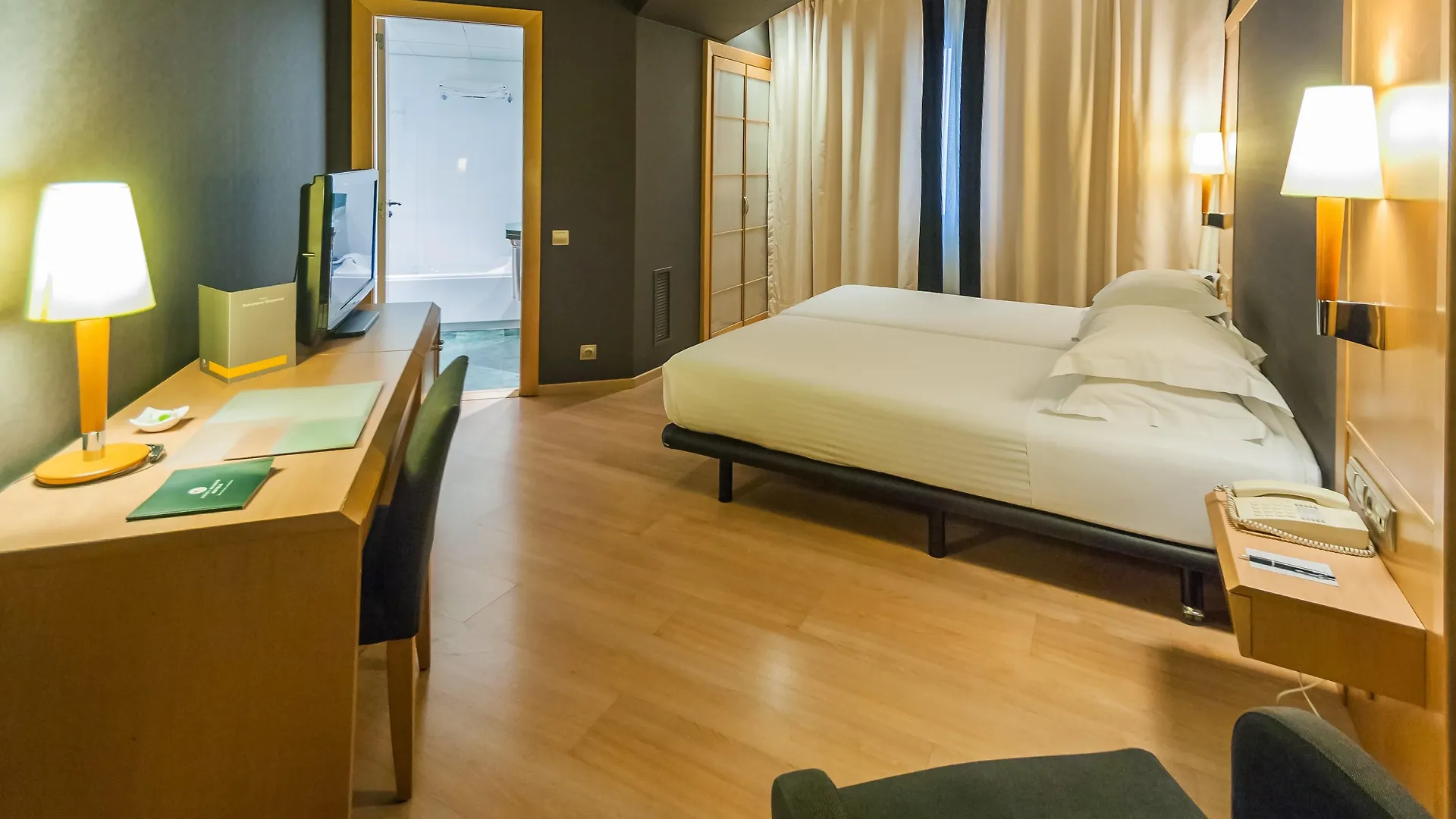 Hotel Barcelona Universal 4*,  İspanya