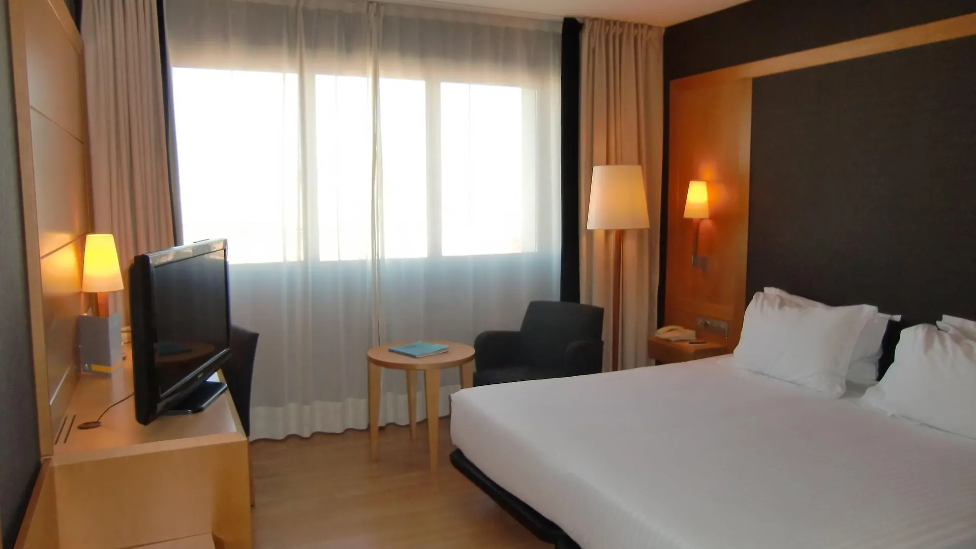 Hotel Barcelona Universal 4*,